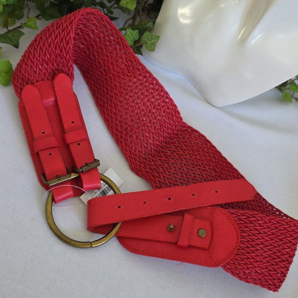 Vintage Red Leatherette Basket Weave Adjustable Buckle Belt - Picture 6 of 9